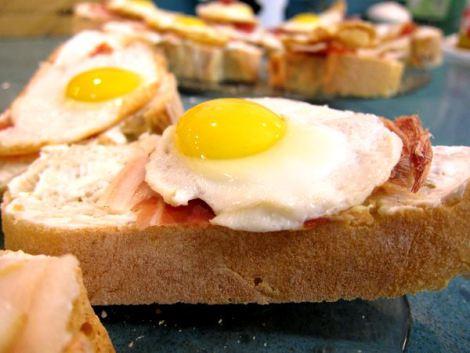 huevos-de-codorniz-con-jamon-serrano-