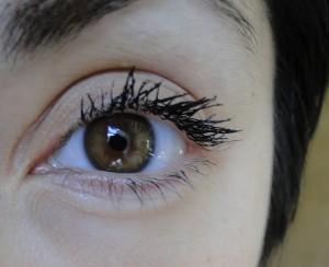 grumos en las pestañas