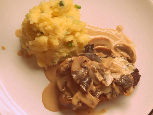 Lomo a la crema de hongos