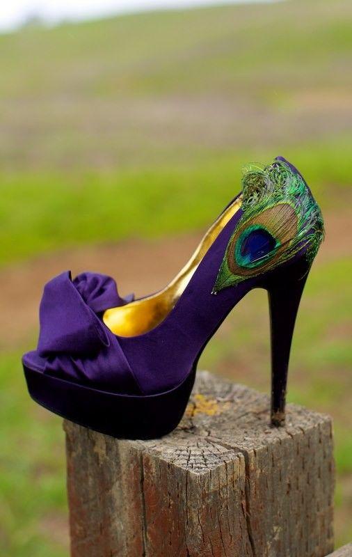zapato decorado con pluma