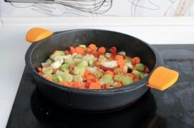 conejo asado con fondo de crema de membrillo y verduras