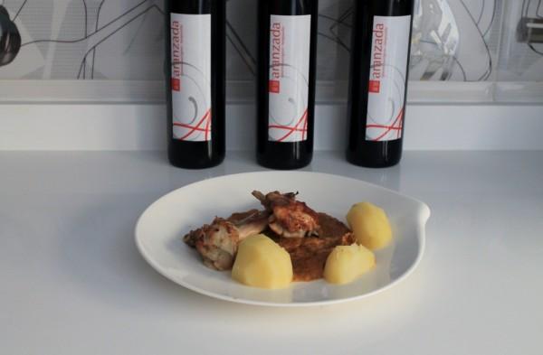 conejo asado con fondo de crema de membrillo y verduras