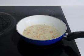 lomos de merluza con pimientos asados en salsa de espárragos