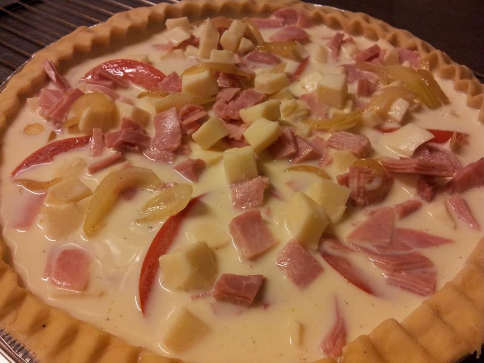 Cómo hacer una deliciosa quiche con jamón, tomate y mozzarella