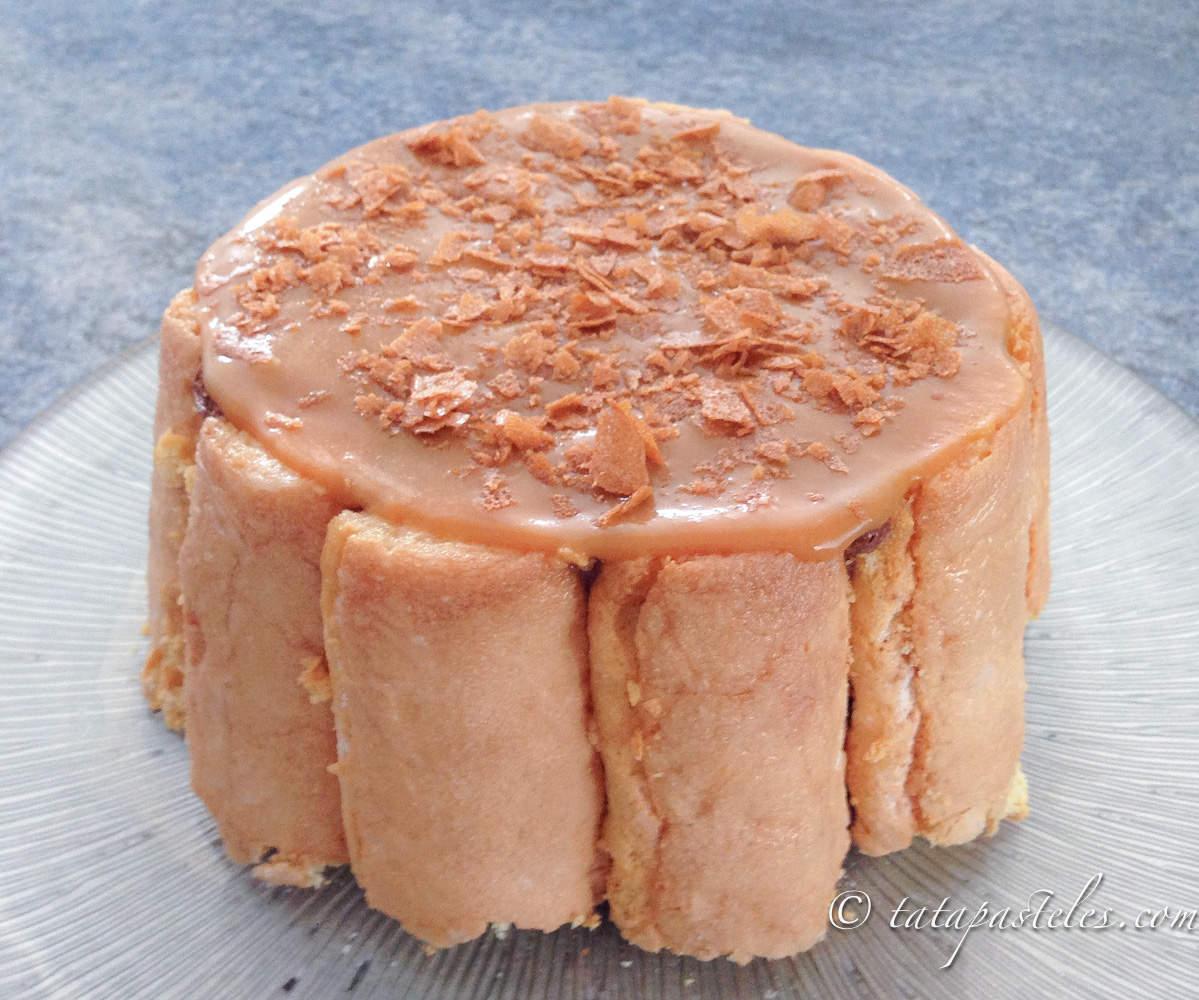 Charlota de chocolate y caramelo