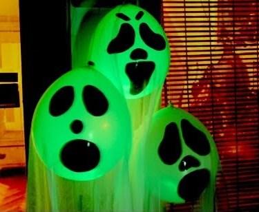 fantasmas con globos para halloween