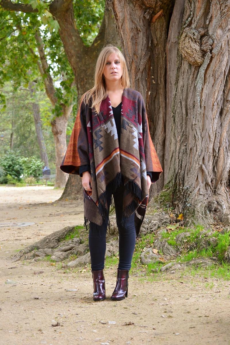 whitedahlia_poncho (2)