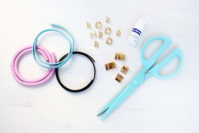 brazalete letras materiales