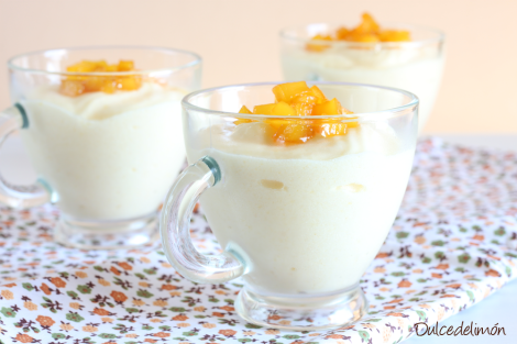 Mousse de mango y queso batido