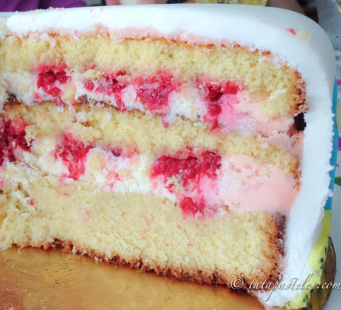 Tarta con crema de mascarpone y frambuesas