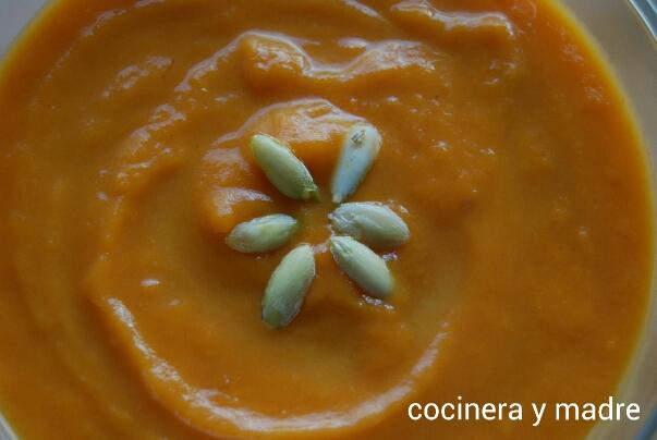 crema de calabaza y zanahoria cerca
