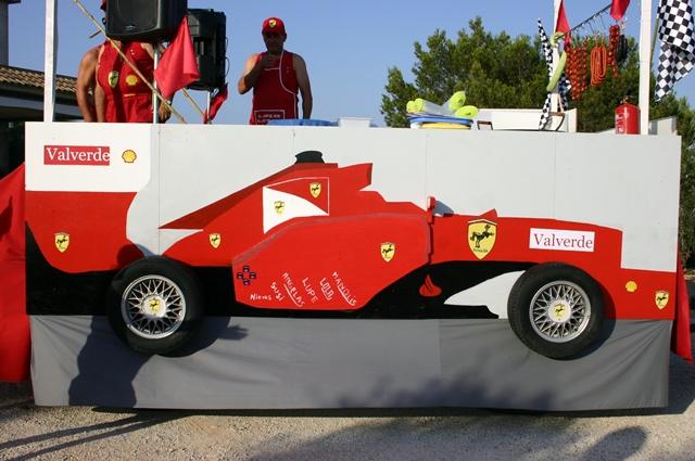 Remolque convertido en Ferrari