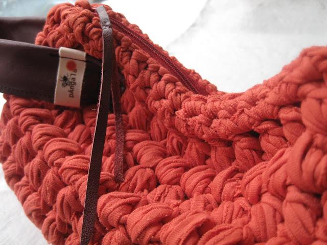 Clutch de tira de camiseta