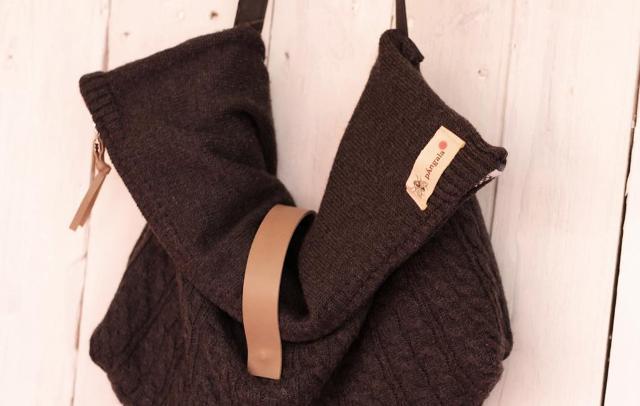 convertir un jersei en un bolso