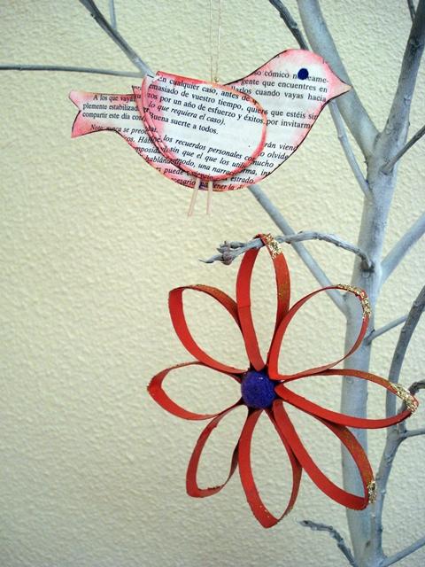 adornos hechos a mano con papel para el arbol de navidad