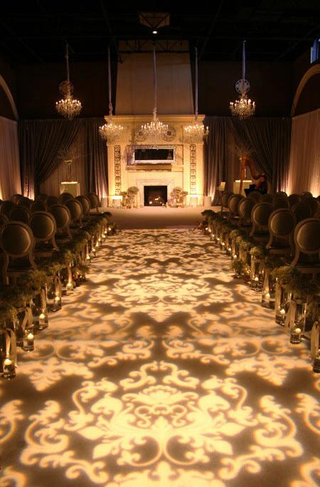 Entrada a la iglesia con alfombra o con qué? 7
