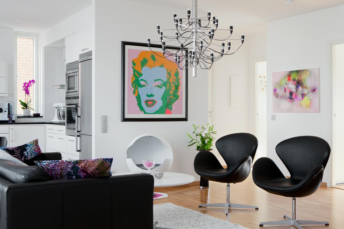 Una casa moderna con mucho color