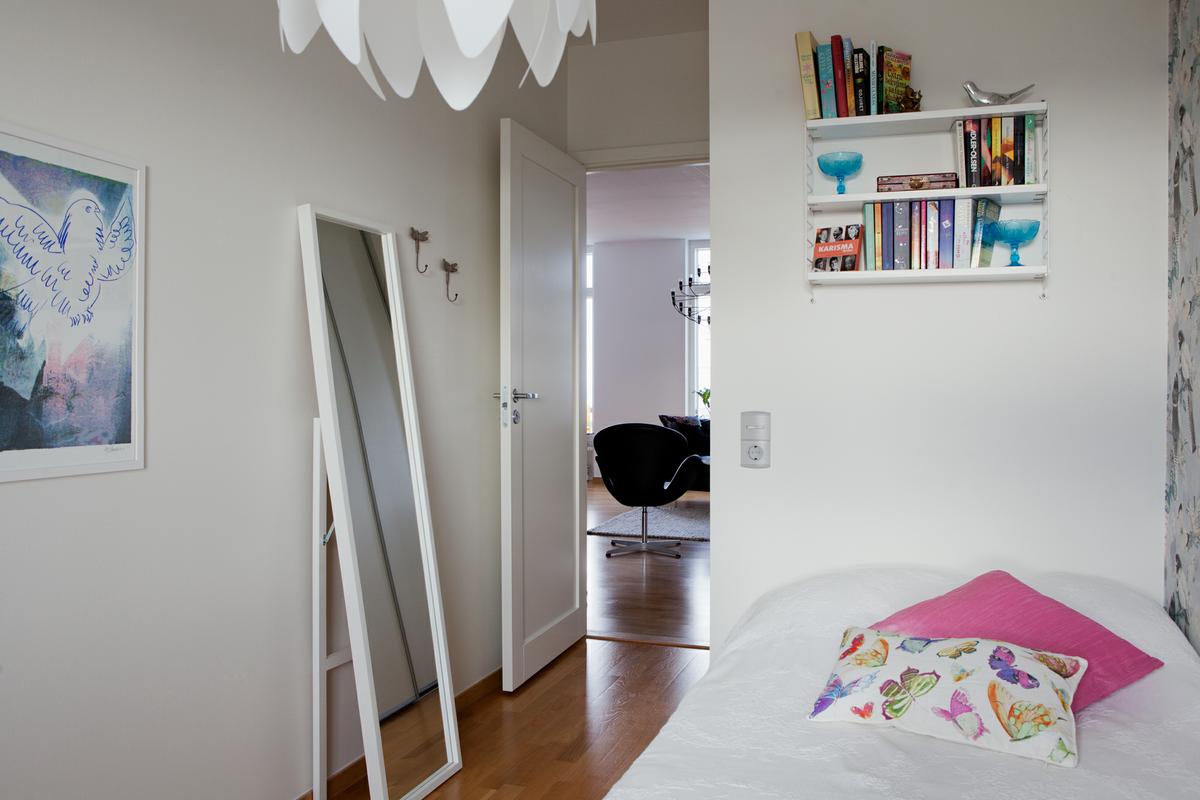 Una casa moderna con mucho color