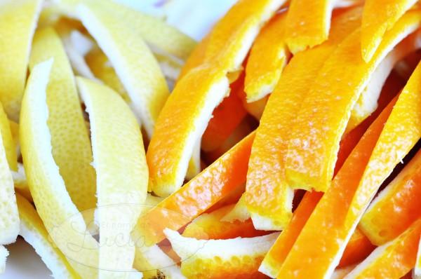 Piel de naranja y limón en juliana