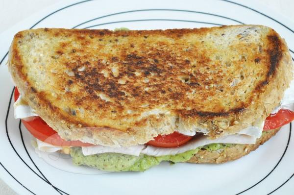 Sandwich de aguacate y queso