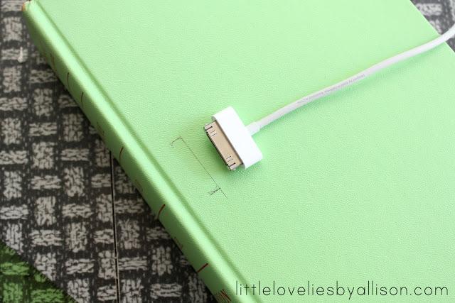 disimular_el_cargador_del_movil_en_la_mesita_de_noche_4