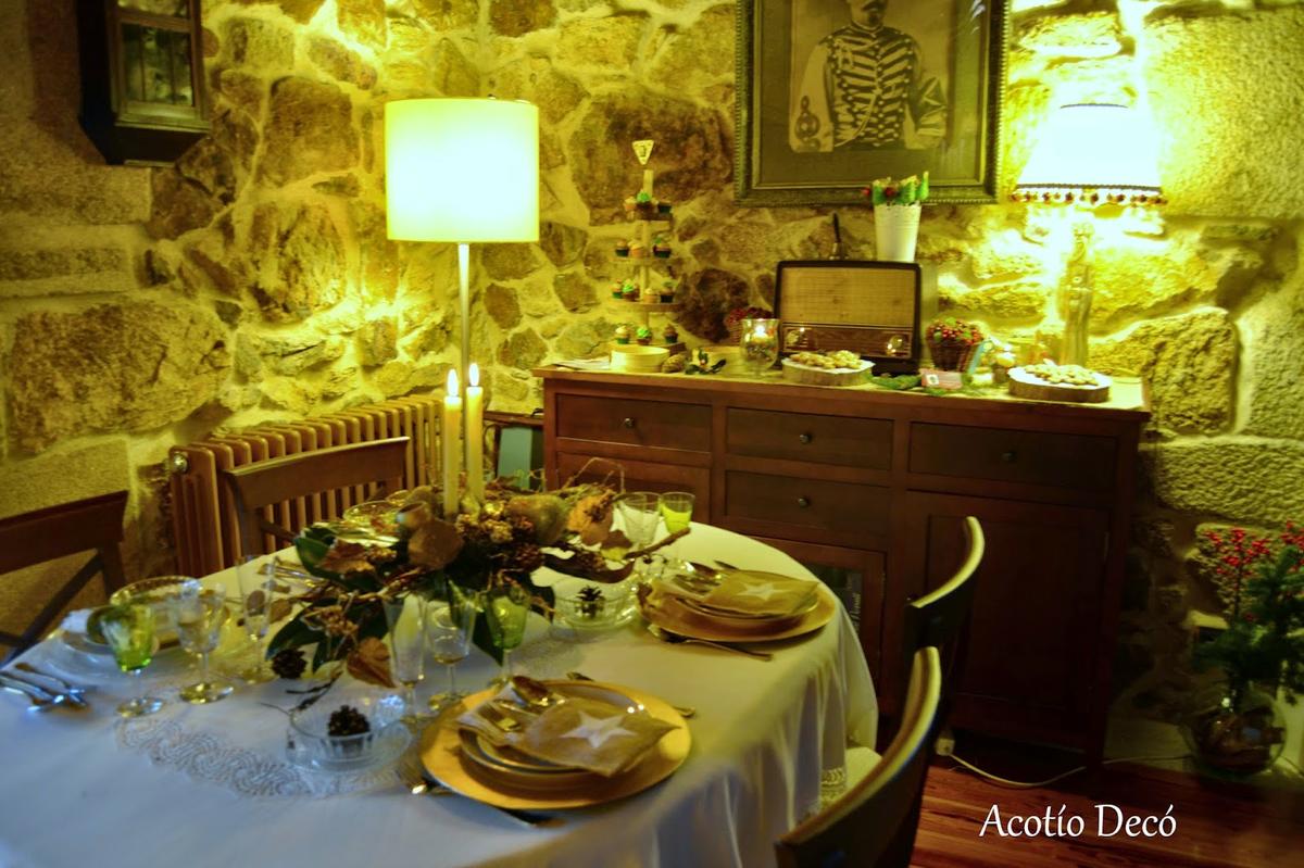 Mesa navidad con centro de flores naturales