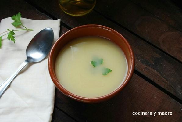 caldo-de-pollo-casero 1