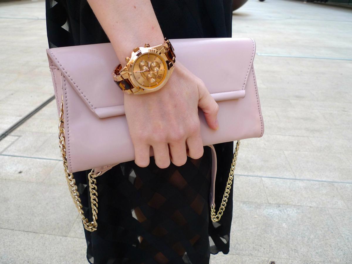 falda midi y jersey verde botella 5