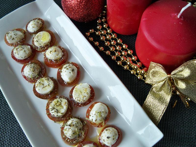Bocaditos-de-tomate-y-mozzarella-Navidad