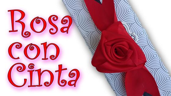 Rosa con cinta decorativa
