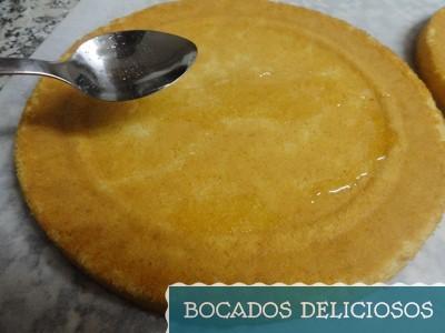 pintamos los bizcochos con almibar