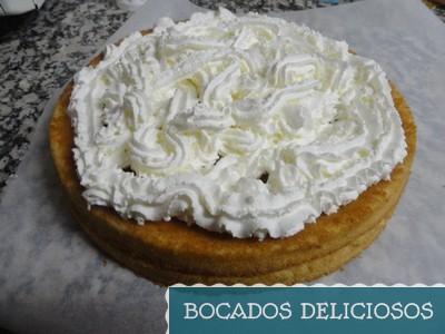 rellenamos la segunda capa con la nata (crema de leche)