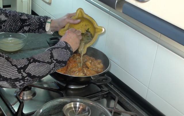 Pies de Cerdo con Salsa53