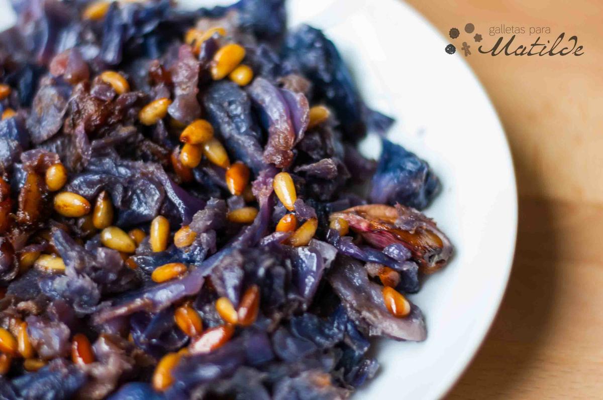 Lombarda con piñones y orejones