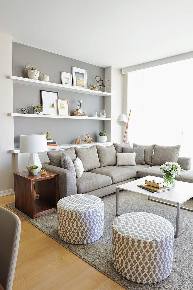 Un apartamento gris con detalles en madera