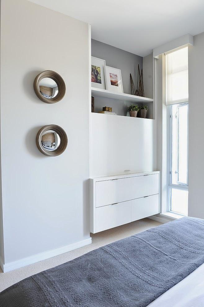 Un apartamento gris con detalles en madera