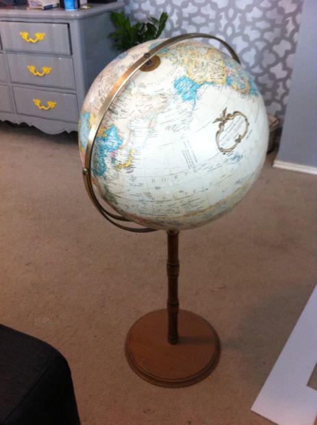 globo_terraqueo_negro_y_dorado_2