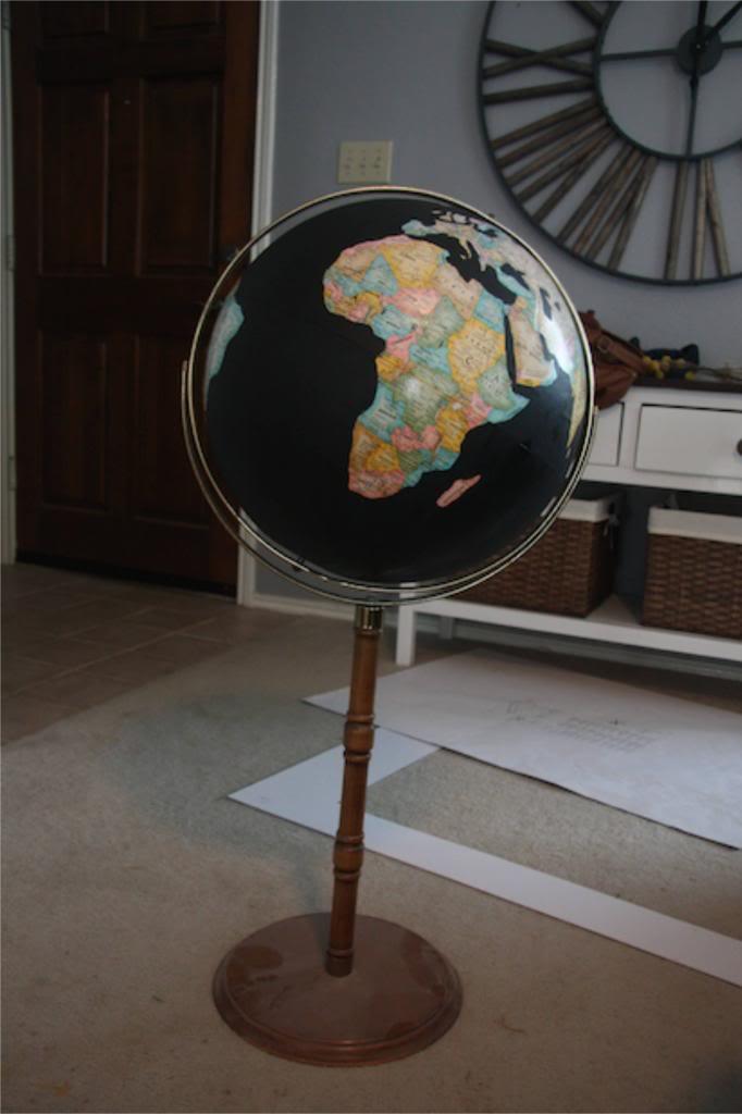 globo_terraqueo_negro_y_dorado_3