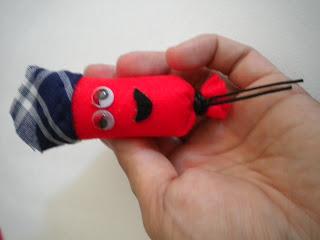 Manualidades Caseras Faciles Broche en forma de petardo con pañuelo fallero