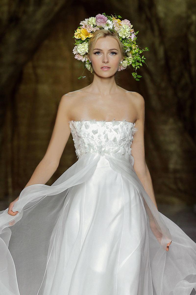 los_detalles_y_complementos_del_desfile_first_love_de_pronovias_2014_31653197_800x1200