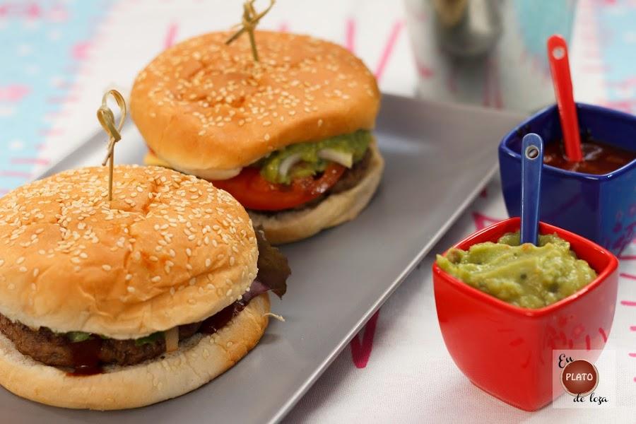 Prepara dos hamburguesas caseras con sabores excepcionales: tex mex y aire de Marruecos