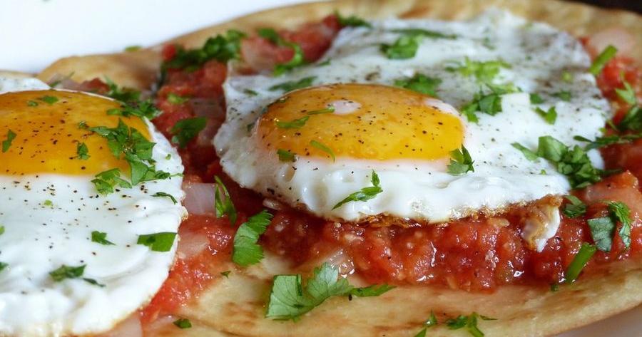 Receta exprés y fácil de unos riquísimos huevos al estilo ranchero