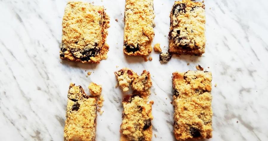 Barras de cerezas con crumble, ¡una receta sencilla!