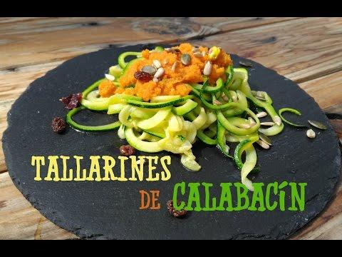 Tallarines de calabacín con salsa de zanahoria y cebolla