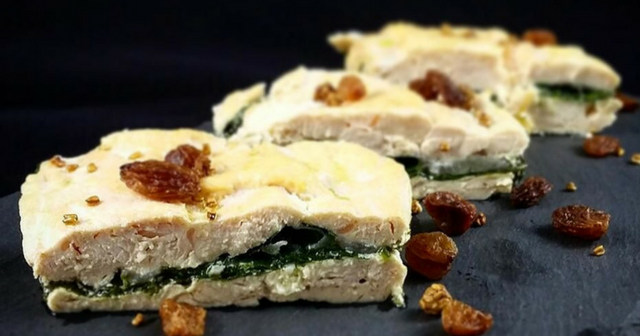 Solomillos de pollo rellenos de espinacas y mozzarella