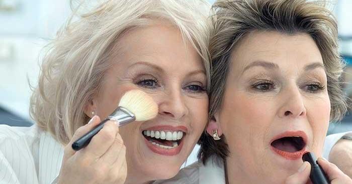 20 mejores consejos de maquillaje para mujeres mayores de 50 años | Belleza