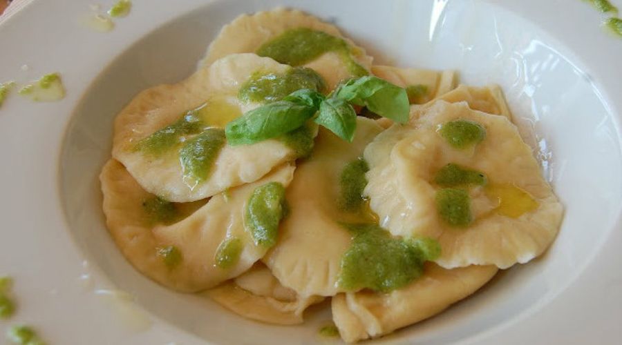 Pasta rellena de manzana