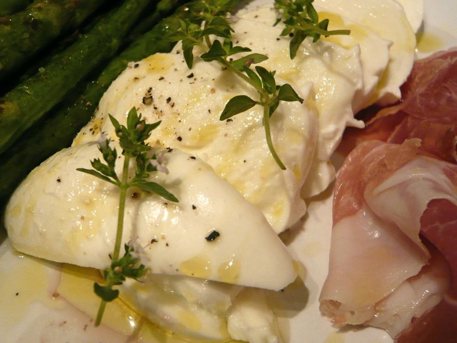 Mozzarella con Espárragos - Flickr - WordRidden