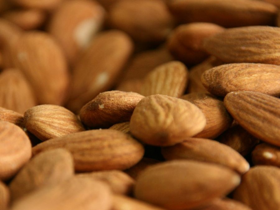 Los aceites indios para los cabellos y las pestañas