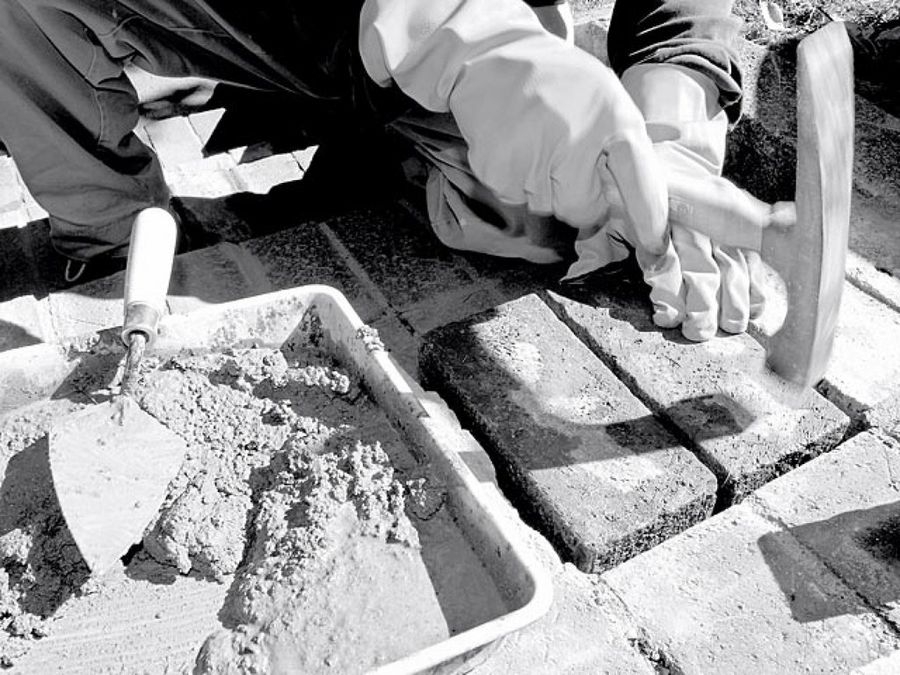 construcción fuente b&n